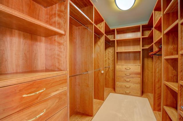 780 S El Monte Avenue, Los Altos CA: https://media.crmls.org/mediaz/0a6253b8-d0ca-4814-91a3-d2d3cab5325e.jpg