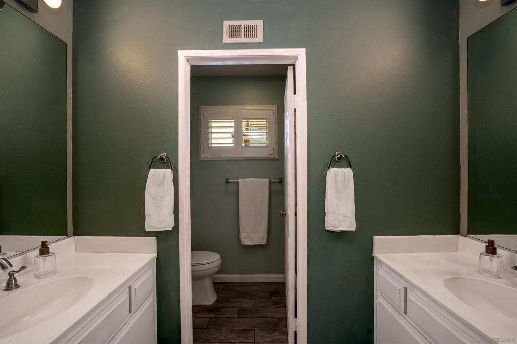 https://media.crmls.org/mediaz/0a625a6f-a785-483c-ac5b-5a7bc075411e.jpg?preset=X-Large