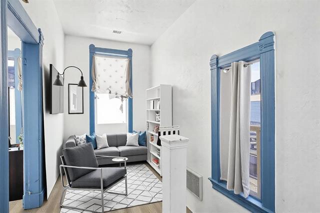 592 22nd Street, Oakland CA: https://media.crmls.org/mediaz/0a6266cd-c65f-4003-b913-9182c2ee1b2a.jpg