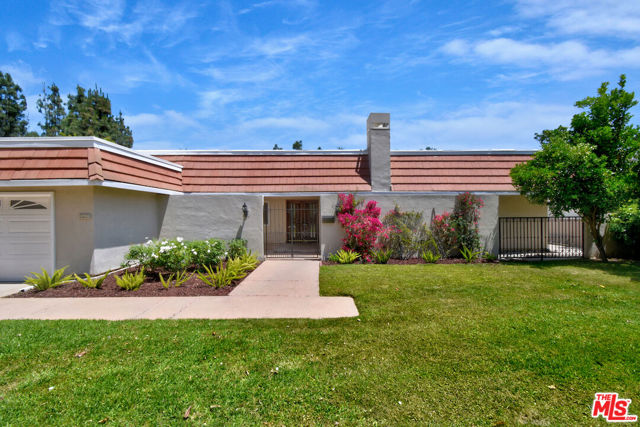 23637 Park Belmonte, Calabasas CA: https://media.crmls.org/mediaz/0a62cadd-f6b2-4bce-b586-a69b0faa95b1.jpg