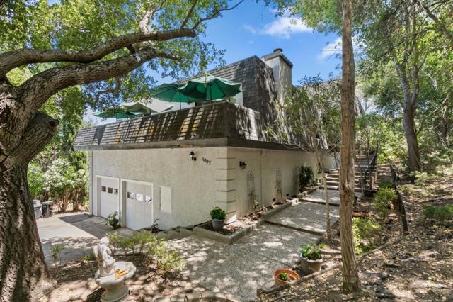 11027 Eastbrook Avenue, Los Altos CA: https://media.crmls.org/mediaz/0a6330ed-af35-4c95-a701-a0e9b9aced1a.jpg