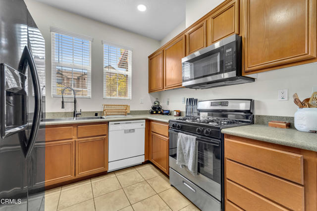 Detail Gallery Image 10 of 33 For 423 Green River St, Oxnard,  CA 93036 - 3 Beds | 2/1 Baths