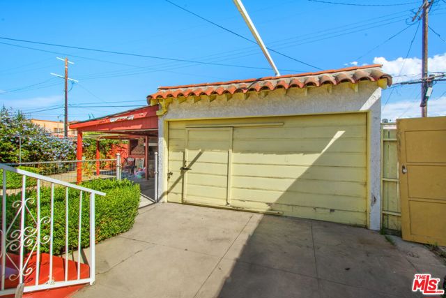 8106 S Normandie Avenue, Los Angeles CA: https://media.crmls.org/mediaz/0a643070-63e7-49a3-b58d-d65813c00f84.jpg