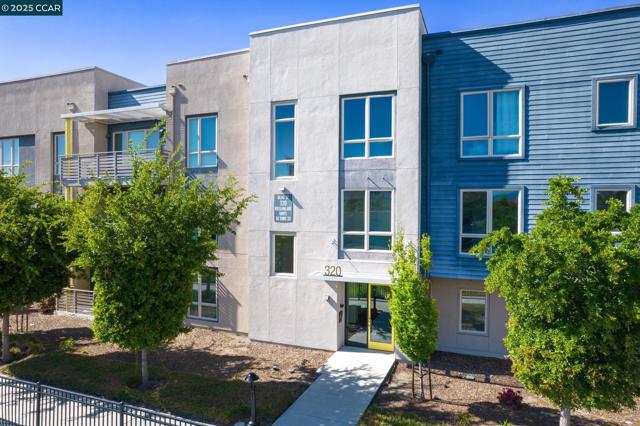 320 Riesling Ave, Milpitas CA: https://media.crmls.org/mediaz/0a646a2c-295d-421a-ac69-e82f06630254.jpg