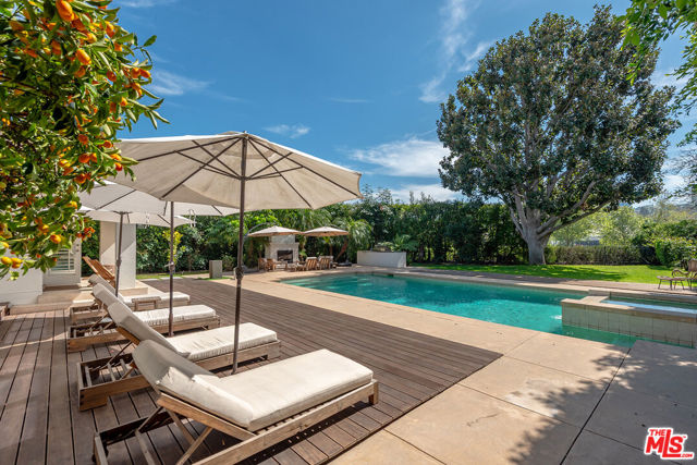 10424 Valley Spring Lane, Toluca Lake CA: https://media.crmls.org/mediaz/0a64d871-8298-488a-8360-122a7f5778b6.jpg