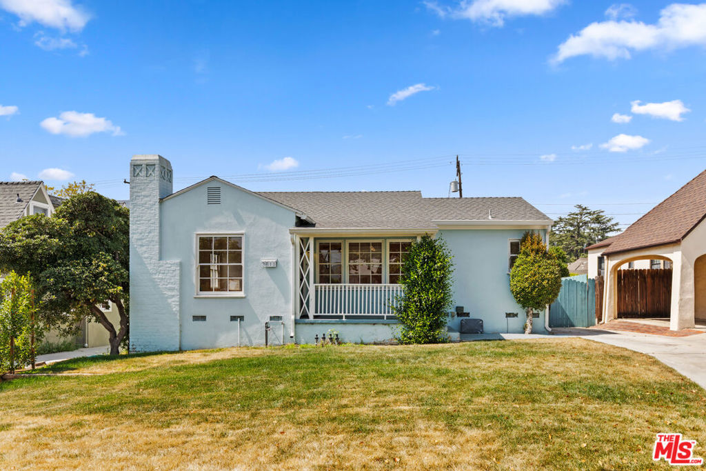 3611 Las Palmas Avenue