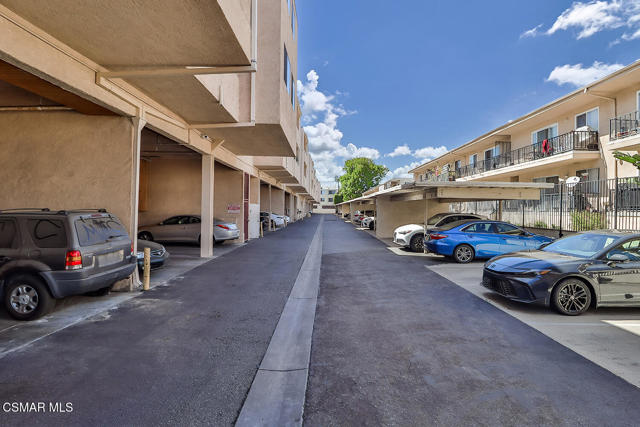 5429 Newcastle Avenue, Encino CA: https://media.crmls.org/mediaz/0a65694e-3e52-4822-9e8f-8d93c7f7670a.jpg