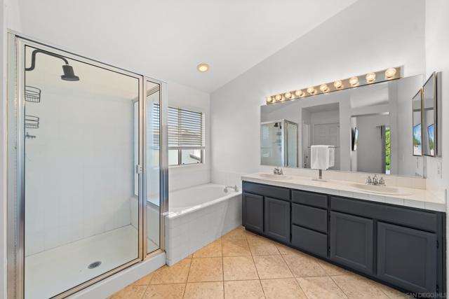 32246 Cour Meyney, Temecula CA: https://media.crmls.org/mediaz/0a659185-c4bf-4a55-8e6c-59611ba06e85.jpg