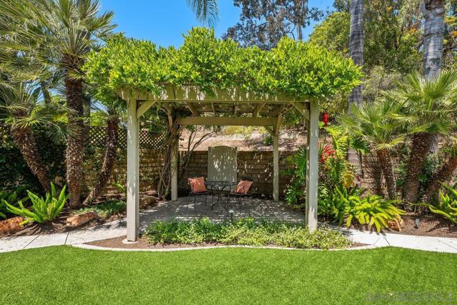 12516 Rougemont Pl, San Diego CA: https://media.crmls.org/mediaz/0a65bbca-b0ed-4092-9eff-b63c3337a8b4.jpg