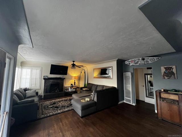 4135 Fanuel St, Pacific Beach (San Diego) CA: https://media.crmls.org/mediaz/0a65f54f-e9ef-42dc-9f4c-b4168f74b648.jpg