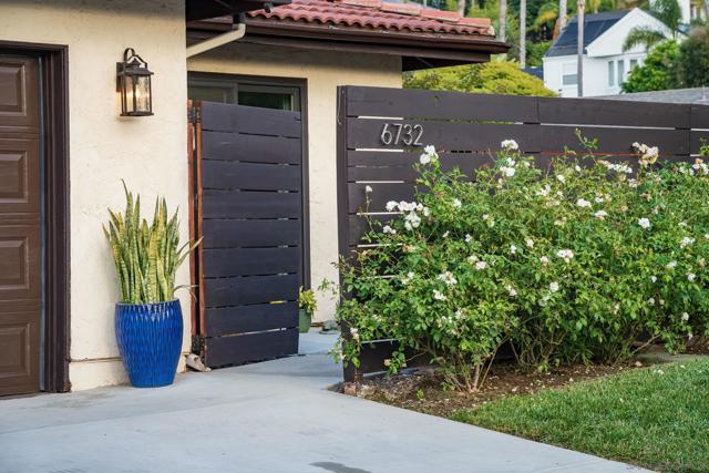 6732 6734 Antilope St, Carlsbad CA: https://media.crmls.org/mediaz/0a664058-ba41-43dd-96e3-592cdd84cae8.jpg