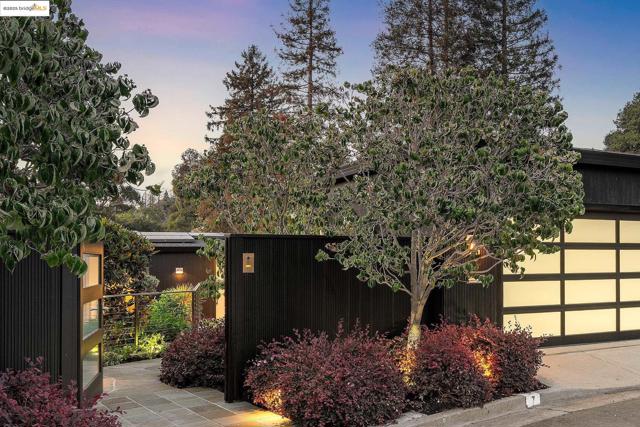 7 Requa Place, Piedmont CA: https://media.crmls.org/mediaz/0a667e41-6bb8-4952-840b-e17e54a4acc6.jpg