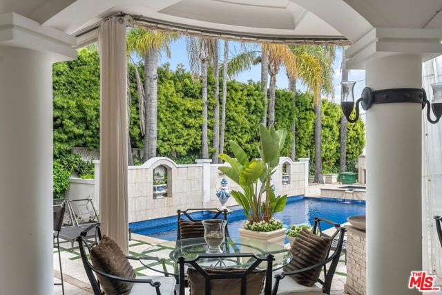 136 Georgina Avenue, Santa Monica CA: https://media.crmls.org/mediaz/0a66e157-4882-4f95-9ac7-db9a0f657913.jpg