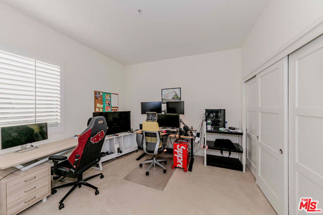 4644 Coldwater Canyon Avenue, Studio City CA: https://media.crmls.org/mediaz/0a66e753-2013-4949-bb59-cfbc34747f34.jpg