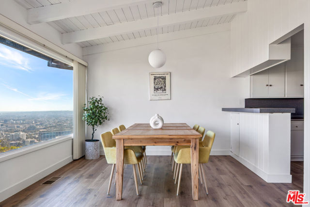 9432 Sierra Mar Place, Los Angeles CA: https://media.crmls.org/mediaz/0a678067-c4d9-4493-9546-345933bd2e9b.jpg