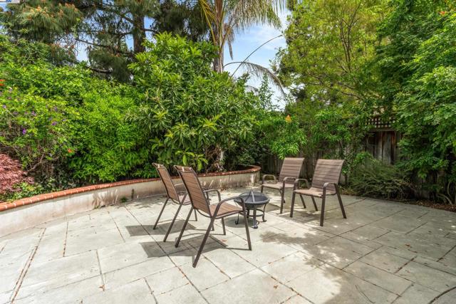 35607 Embassy Common, Fremont CA: https://media.crmls.org/mediaz/0a67be94-b55f-464f-b8ee-ea741c00d07b.jpg