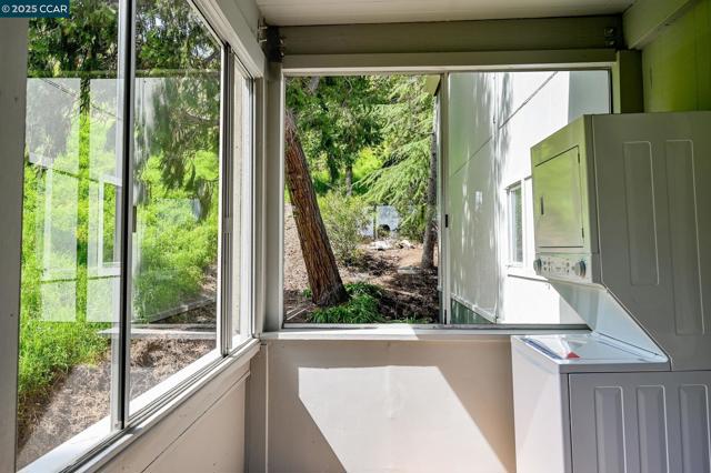 1549 Oakmont Dr, Walnut Creek CA: https://media.crmls.org/mediaz/0a680c7c-3c0b-43e0-8806-1cc6be7becb6.jpg