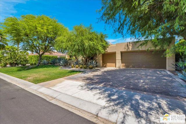 39700 Keenan Drive, Rancho Mirage CA: https://media.crmls.org/mediaz/0a680d69-8fbb-48e3-b5ac-99471249d5ca.jpg