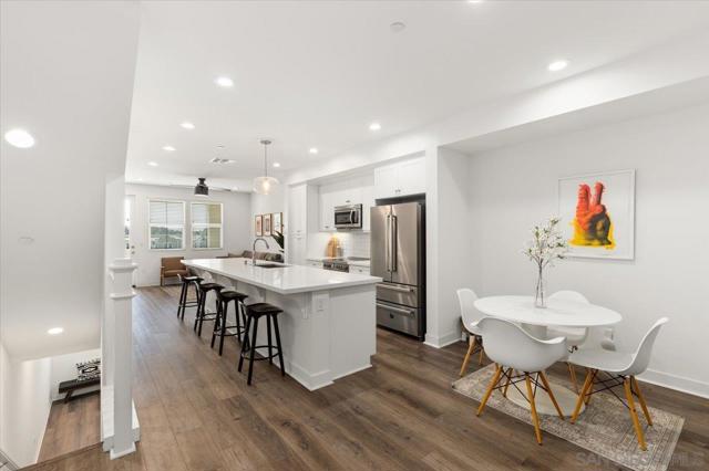 1107 Hibiscus Way, Oceanside CA: https://media.crmls.org/mediaz/0a688560-b0de-405f-8059-4586efe73090.jpg