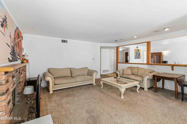 5506 Aurelia Street, Simi Valley CA: https://media.crmls.org/mediaz/0a68b04f-1067-4d81-b0a9-63f9f4dff484.jpg