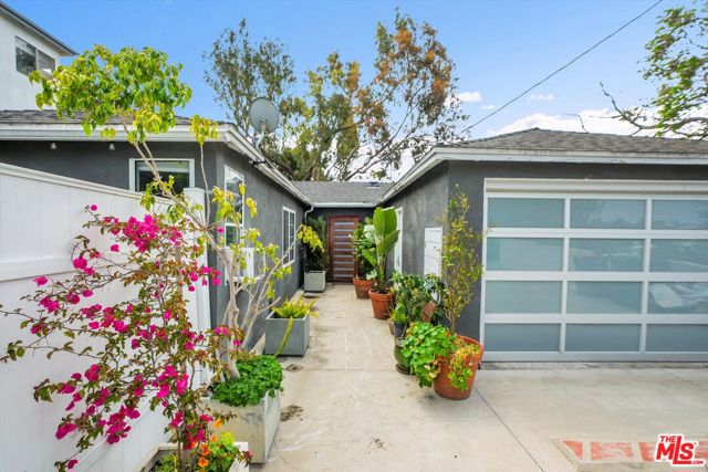 828 Hill Street, Santa Monica CA: https://media.crmls.org/mediaz/0a68cb39-7dad-46f8-a298-a7ce8ffea995.jpg