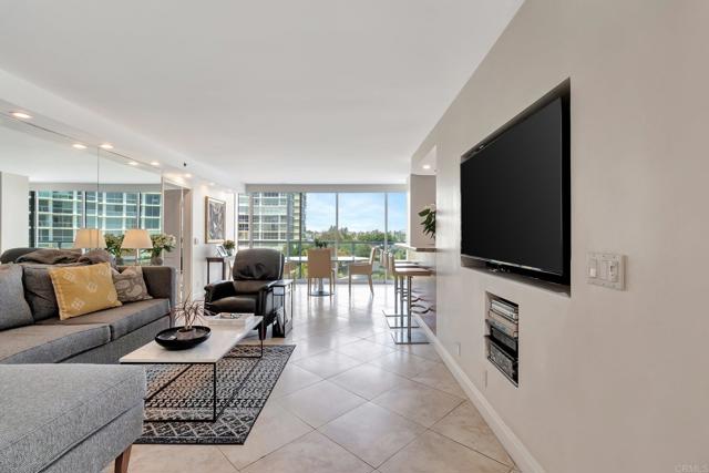 Detail Gallery Image 8 of 11 For 1780 Avenida Del Mundo #203,  Coronado,  CA 92118 - 2 Beds | 2 Baths