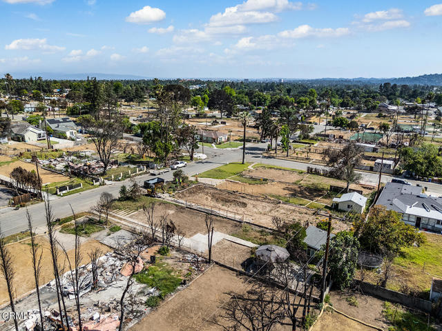 2669 Glen Ave, Altadena CA: https://media.crmls.org/mediaz/0a69bde3-cf82-4b20-a7e8-dbc1d8f16edb.jpg