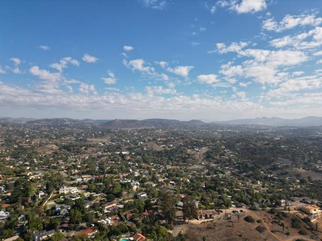 2345 Alta Vista Dr, Vista CA: https://media.crmls.org/mediaz/0a69c43b-533f-496a-bc02-f89b563b507c.jpg