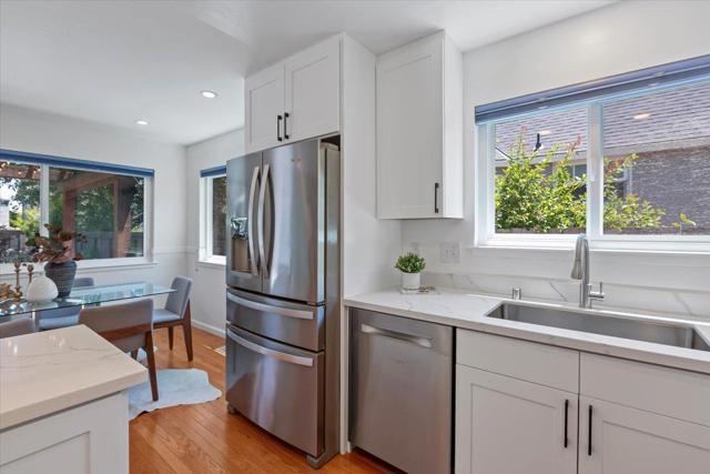 1141 Fairview Avenue, Redwood City CA: https://media.crmls.org/mediaz/0a69ee75-5289-4176-a665-72ec42e4fd71.jpg