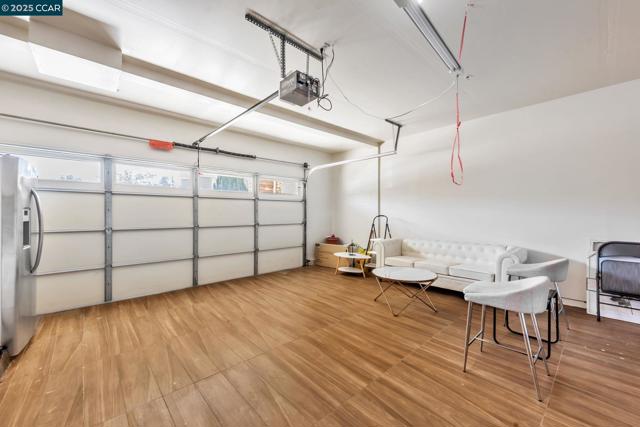 237 Dutra Vernaci Dr, Union City CA: https://media.crmls.org/mediaz/0a6b471e-3696-49d4-bf35-a7264c04fb89.jpg