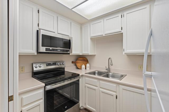 Detail Gallery Image 10 of 63 For 1664 Circa Del Lago #E105,  San Marcos,  CA 92078 - 2 Beds | 1/1 Baths