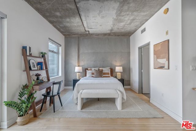 645 W 9th Street, Los Angeles CA: https://media.crmls.org/mediaz/0a6c2598-a73b-4803-b58f-bb7a26a81f70.jpg