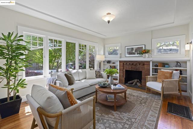 1081 Keith Ave, Berkeley CA: https://media.crmls.org/mediaz/0a6c52a5-2736-49c4-bed9-cba18f9a130d.jpg