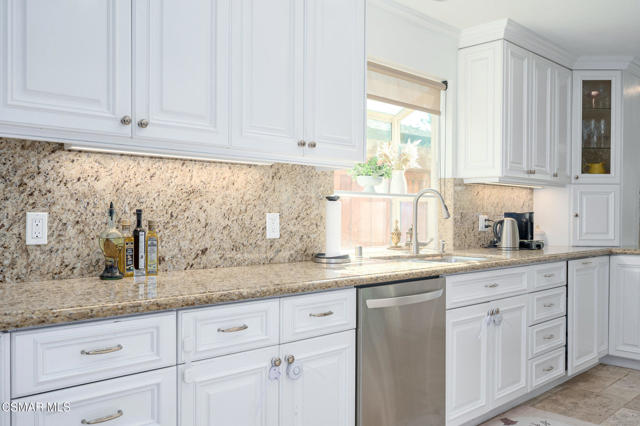 26007 Philrich Circle, Calabasas CA: https://media.crmls.org/mediaz/0a6c759f-75b3-438d-88aa-5b3c546a4e59.jpg