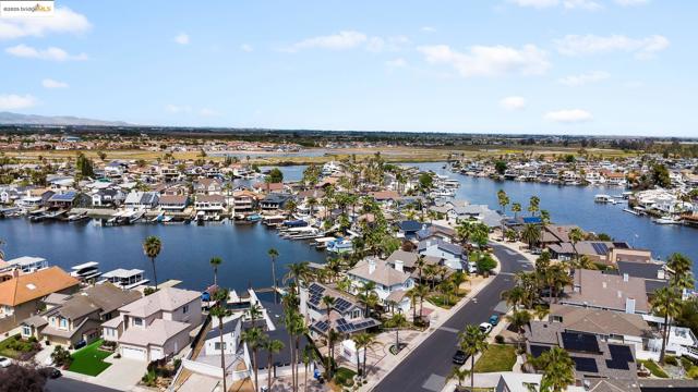 5090 Double Point Way, Discovery Bay CA: https://media.crmls.org/mediaz/0a6c9799-eebc-48ca-b7a0-a26ba14eddd4.jpg