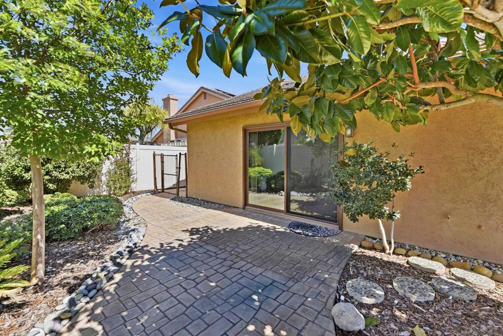 https://media.crmls.org/mediaz/0a6d43e6-1780-434c-a4f0-992889ba61a5.jpg?preset=X-Large