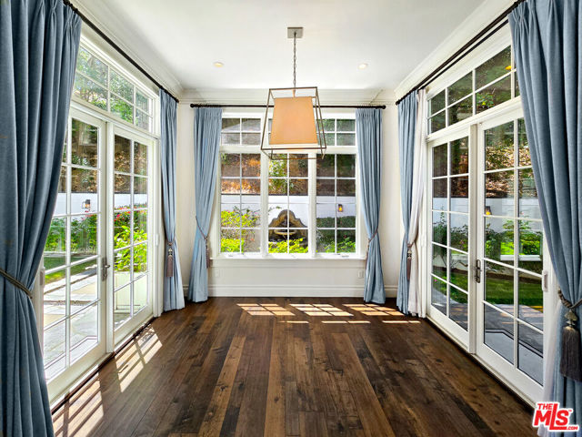 3815 Valley Meadow Road, Encino CA: https://media.crmls.org/mediaz/0a6d9612-a916-491a-9e63-7f0efa02d9d9.jpg