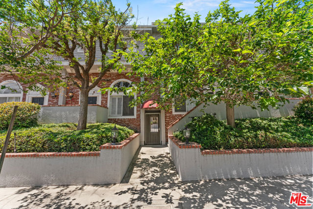 8741 Darby Avenue, 2 photo 2