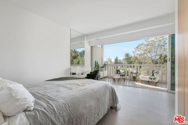 999 N Doheny Drive, West Hollywood CA: https://media.crmls.org/mediaz/0a6ec02f-43b0-41a6-88a4-3b88d2508aa6.jpg