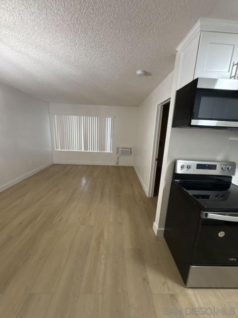 6650 AMHERST ST, San Diego CA: https://media.crmls.org/mediaz/0a6f3260-ae0e-4d07-8b99-d9e1b01dcbf2.jpg
