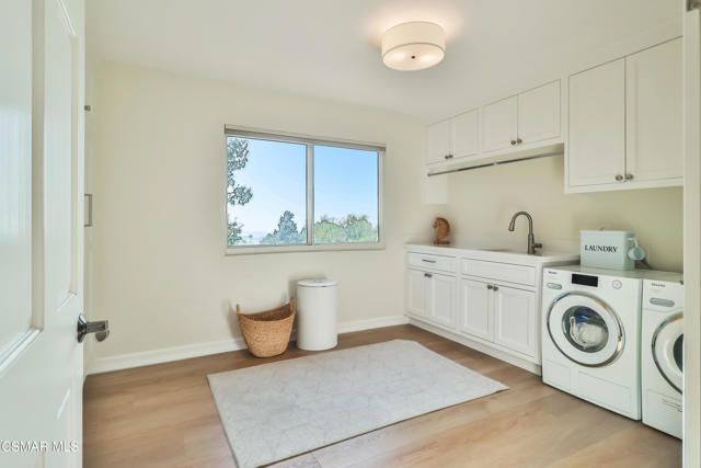 2328 Otono Circle, Thousand Oaks CA: https://media.crmls.org/mediaz/0a6f56ab-0efa-461c-980b-81f3cf5dc64e.jpg