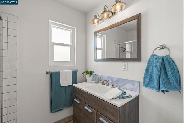 4218 Cobblestone Dr, Concord CA: https://media.crmls.org/mediaz/0a709ac5-1dbf-4c87-97d5-c5c7df9a69db.jpg