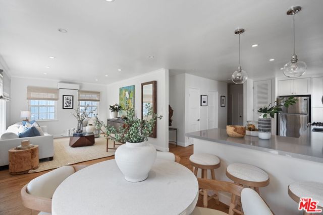 3627 Veteran Avenue, Los Angeles CA: https://media.crmls.org/mediaz/0a710cb1-6d7d-4ae8-b13c-a6662375555e.jpg