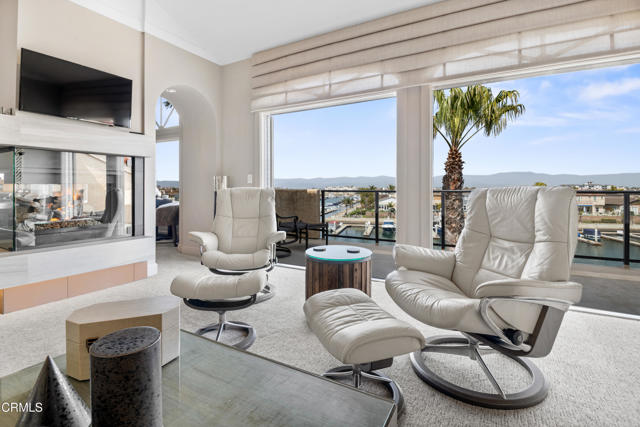 Detail Gallery Image 2 of 31 For 1758 Emerald Isle Way, Oxnard,  CA 93035 - 2 Beds | 2/1 Baths