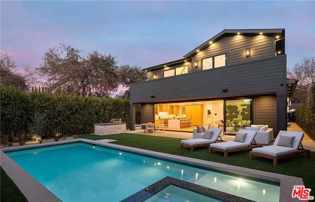 4453 Gentry Avenue, Valley Village CA: https://media.crmls.org/mediaz/0a71319b-e3f8-4e61-b4c6-4fbe498c45a1.jpg