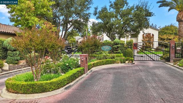 2550 E Jenny Ave, Fresno CA: https://media.crmls.org/mediaz/0a715fbc-3ba2-42ca-9ac0-491aec673fb6.jpg