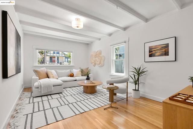 2842 Ashby Ave, Berkeley CA: https://media.crmls.org/mediaz/0a71a5ce-b0e3-442d-80f8-b773d9a38baa.jpg
