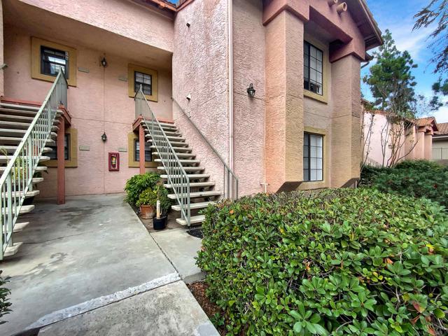 12059 Alta Carmel Ct, San Diego CA: https://media.crmls.org/mediaz/0a71cfd5-7cfe-4a0d-83c4-b1ca2ca3759c.jpg