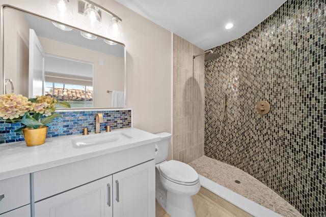 812 N Cleveland Street, Oceanside CA: https://media.crmls.org/mediaz/0a71e343-ead6-4b8d-b54e-2f083684b869.jpg