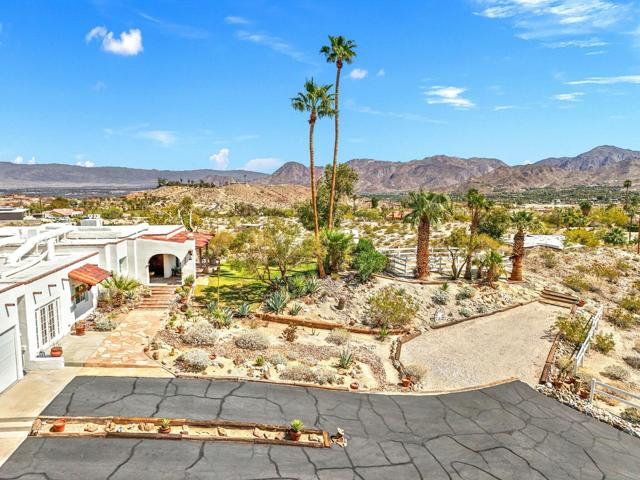 48600 Coyote Road, Palm Desert CA: https://media.crmls.org/mediaz/0a728232-a44b-4bb3-a545-0183478ce0e4.jpg